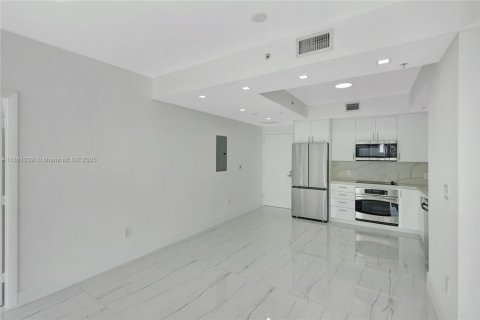 Condo in Miami, Florida, 2 bedrooms  № 1874355 - photo 16