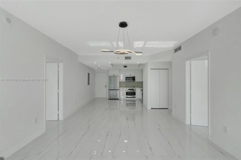 Condo in Miami, Florida, 2 bedrooms  № 1874355 - photo 13