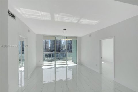 Condo in Miami, Florida, 2 bedrooms  № 1874355 - photo 12