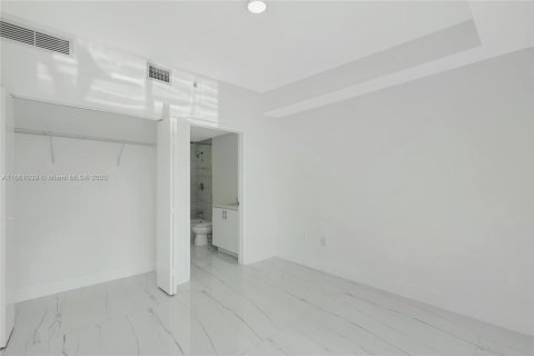 Condo in Miami, Florida, 2 bedrooms  № 1874355 - photo 23