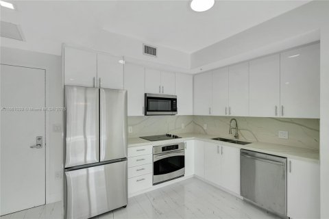 Condo in Miami, Florida, 2 bedrooms  № 1874355 - photo 17