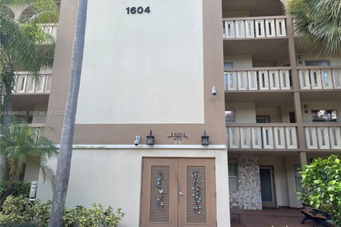 Кондоминиум с 2 спальнями в Коконат Крик, Флорида № 2005513