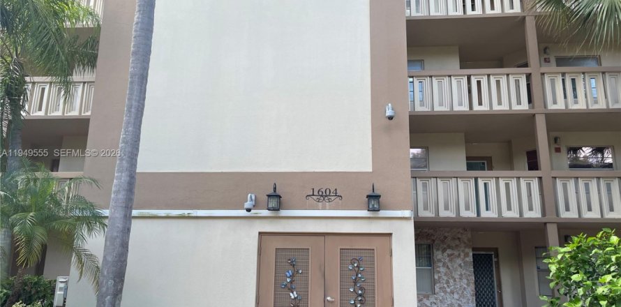 Кондоминиум с 2 спальнями в Коконат Крик, Флорида № 2005513