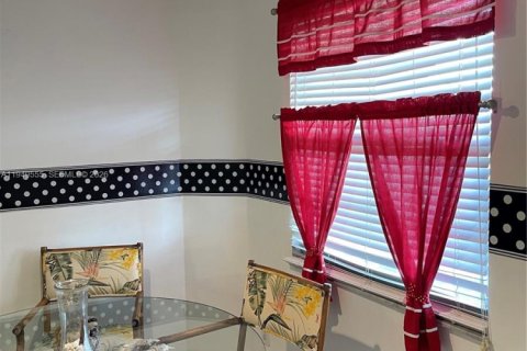 Снять в аренду кондоминиум в Коконат Крик, Флорида 2 спальни, 107.49м2, № 2005513 - фото 5