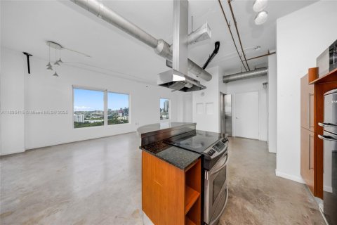 Condo in Miami, Florida, 2 bedrooms  № 1948195 - photo 3
