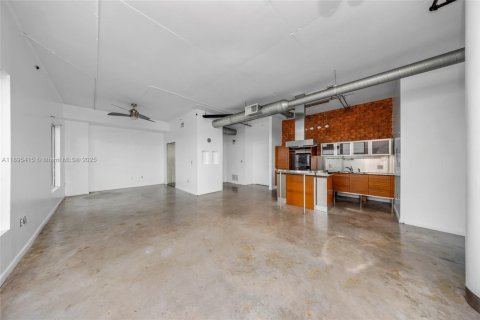 Condo in Miami, Florida, 2 bedrooms  № 1948195 - photo 11
