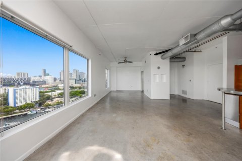 Condo in Miami, Florida, 2 bedrooms  № 1948195 - photo 2