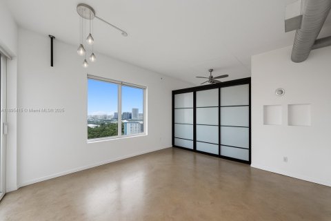 Condo in Miami, Florida, 2 bedrooms  № 1948195 - photo 12