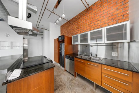 Condo in Miami, Florida, 2 bedrooms  № 1948195 - photo 10