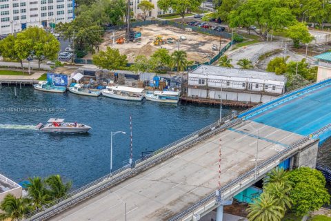 Condo in Miami, Florida, 2 bedrooms  № 1948195 - photo 22