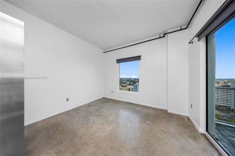 Condo in Miami, Florida, 2 bedrooms  № 1948195 - photo 13