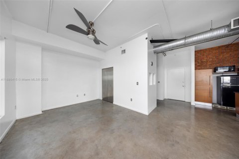 Condo in Miami, Florida, 2 bedrooms  № 1948195 - photo 7