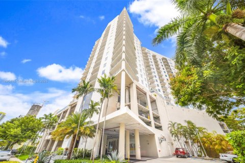 Condo in Miami, Florida, 2 bedrooms  № 1948195 - photo 29
