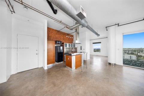 Condo in Miami, Florida, 2 bedrooms  № 1948195 - photo 6