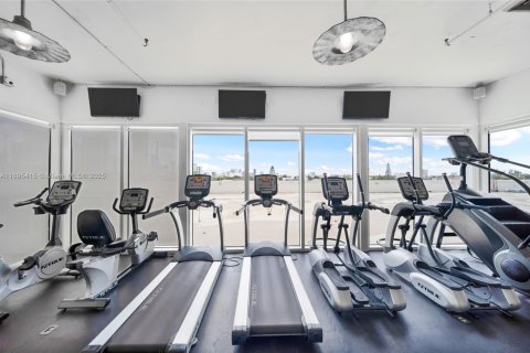 Condo in Miami, Florida, 2 bedrooms  № 1948195 - photo 27