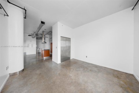 Condo in Miami, Florida, 2 bedrooms  № 1948195 - photo 16