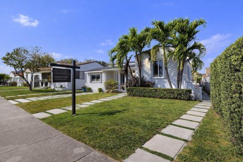 House in Miami, Florida 5 bedrooms, 191.47 sq.m. № 2030582 - photo 2