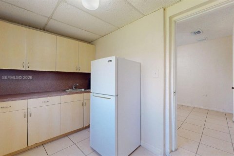 House in Miami, Florida 5 bedrooms, 191.47 sq.m. № 2030582 - photo 30