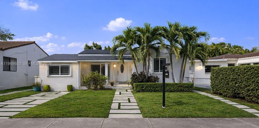 House in Miami, Florida 5 bedrooms, 191.47 sq.m. № 2030582