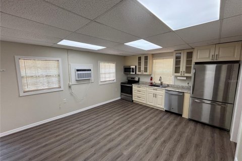 House in Silver Springs Shores, Florida 2 bedrooms, 51.28 sq.m. № 2393573 - photo 5