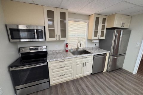 House in Silver Springs Shores, Florida 2 bedrooms, 51.28 sq.m. № 2393573 - photo 6
