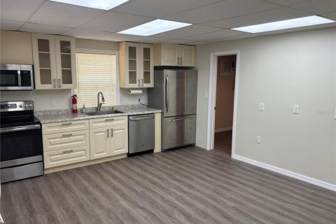 House in Silver Springs Shores, Florida 2 bedrooms, 51.28 sq.m. № 2393573 - photo 4
