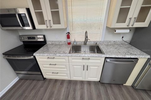 House in Silver Springs Shores, Florida 2 bedrooms, 51.28 sq.m. № 2393573 - photo 7