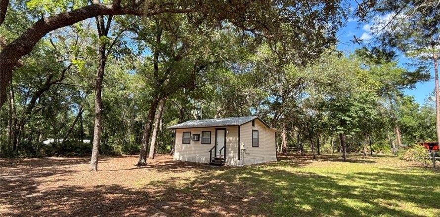 House in Silver Springs Shores, Florida 2 bedrooms, 51.28 sq.m. № 2393573