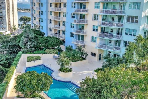 Condominio en Miami, Florida, 1 dormitorio  № 2048110
