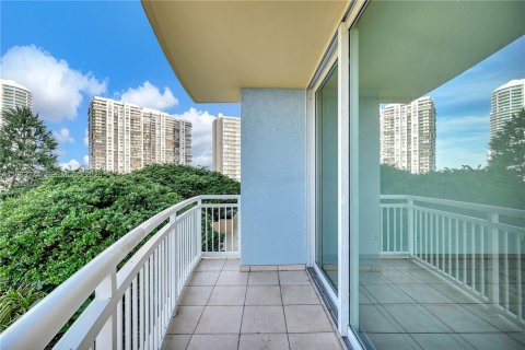 Condominio en alquiler en Miami, Florida, 1 dormitorio, 78.97 m2 № 2048110 - foto 22