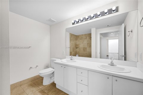 Condominio en alquiler en Miami, Florida, 1 dormitorio, 78.97 m2 № 2048110 - foto 19