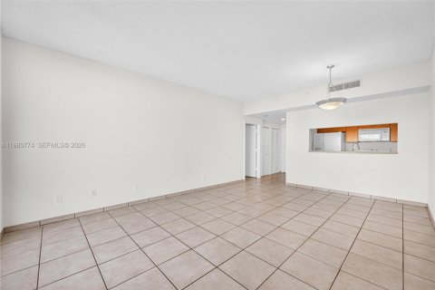 Condominio en alquiler en Miami, Florida, 1 dormitorio, 78.97 m2 № 2048110 - foto 5