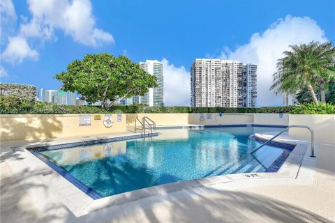 Condominio en alquiler en Miami, Florida, 1 dormitorio, 78.97 m2 № 2048110 - foto 28