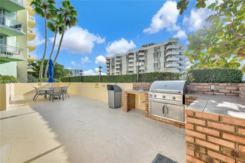 Condominio en alquiler en Miami, Florida, 1 dormitorio, 78.97 m2 № 2048110 - foto 27