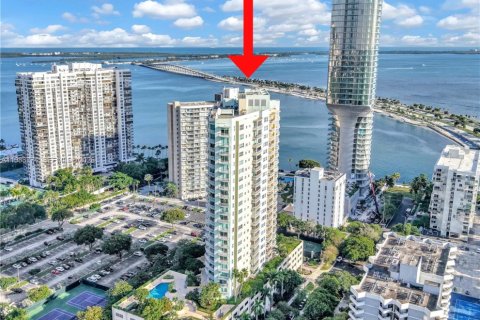 Condominio en alquiler en Miami, Florida, 1 dormitorio, 78.97 m2 № 2048110 - foto 2