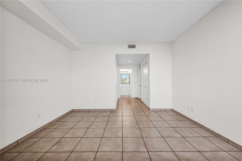 Condominio en alquiler en Miami, Florida, 1 dormitorio, 78.97 m2 № 2048110 - foto 16