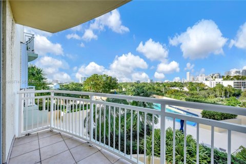 Condominio en alquiler en Miami, Florida, 1 dormitorio, 78.97 m2 № 2048110 - foto 23