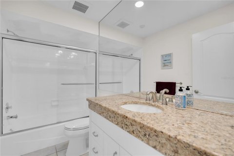 Copropriété à vendre à Sarasota, Floride: 3 chambres, 126.53 m2 № 2418360 - photo 13