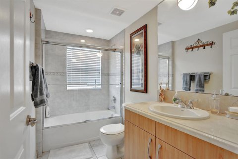 Condominio en venta en Pompano Beach, Florida, 2 dormitorios, 126.53 m2 № 2172158 - foto 20