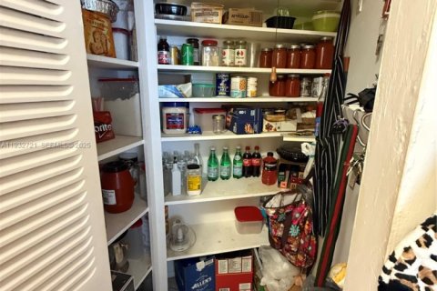 Condo in Lauderdale Lakes, Florida, 2 bedrooms  № 1991650 - photo 10