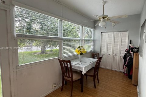 Condo in Lauderdale Lakes, Florida, 2 bedrooms  № 1991650 - photo 30