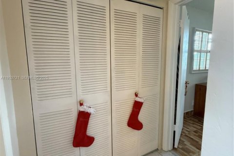 Condo in Lauderdale Lakes, Florida, 2 bedrooms  № 1991650 - photo 18