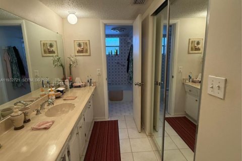 Condo in Lauderdale Lakes, Florida, 2 bedrooms  № 1991650 - photo 21