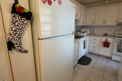 Condo in Lauderdale Lakes, Florida, 2 bedrooms  № 1991650 - photo 8