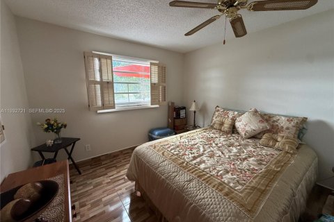 Condo in Lauderdale Lakes, Florida, 2 bedrooms  № 1991650 - photo 16