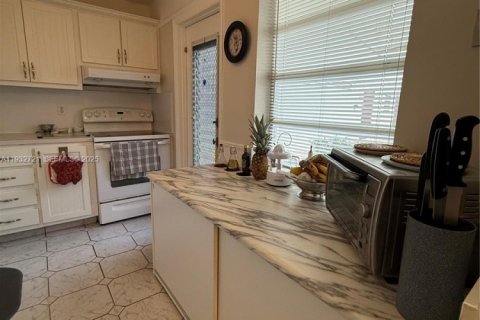 Condo in Lauderdale Lakes, Florida, 2 bedrooms  № 1991650 - photo 6