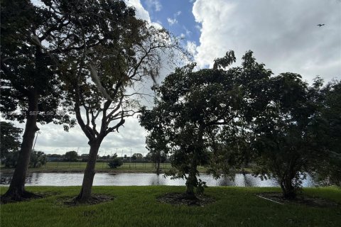 Condo in Lauderdale Lakes, Florida, 2 bedrooms  № 1991650 - photo 4