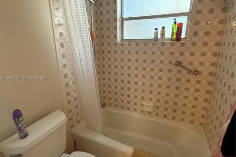 Condo in Lauderdale Lakes, Florida, 2 bedrooms  № 1991650 - photo 25