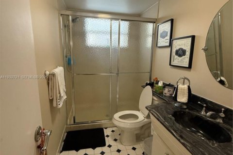 Condo in Lauderdale Lakes, Florida, 2 bedrooms  № 1991650 - photo 11