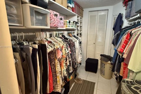 Condo in Lauderdale Lakes, Florida, 2 bedrooms  № 1991650 - photo 20